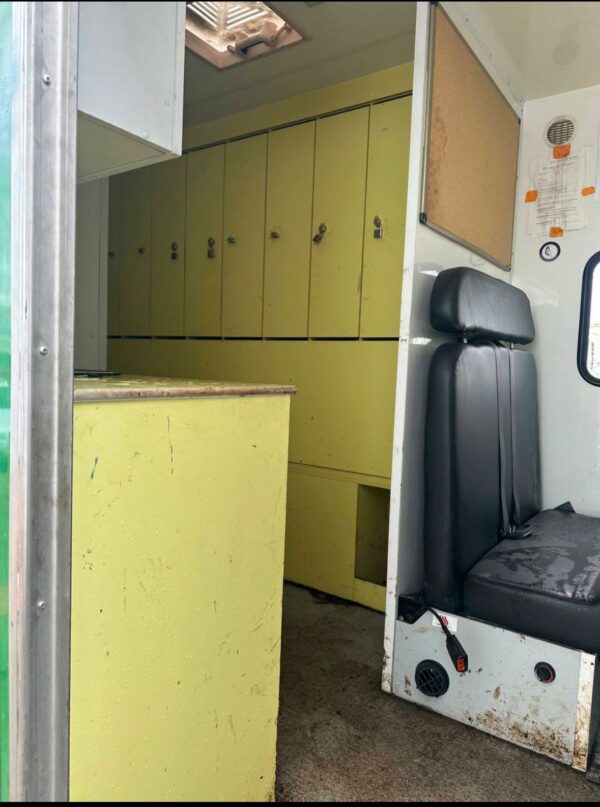 Camion Food Truck Jumpy Réfectoire – Cuisine mobile inox sur mesure – Image 3