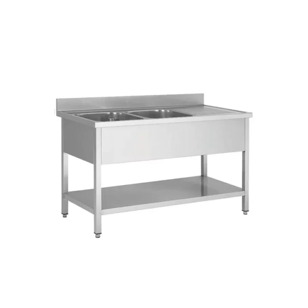 Plonge Inox 2 Bacs avec Égouttoir à Droite : Optimisation et Hygiène en Cuisine Professionnelle Une solution efficace pour le lavage en restauration La plonge inox 2 bacs avec égouttoir à droite est un équipement indispensable pour les cuisines professionnelles. Grâce à ses deux bacs, elle permet d’optimiser le lavage et le rinçage de la vaisselle, des ustensiles et du matériel de cuisine. Son égouttoir positionné à droite facilite le séchage et l’organisation du travail. Fabriquée en acier inoxydable 304L, elle assure une excellente résistance à l’eau, aux produits chimiques et aux chocs, garantissant ainsi une durabilité optimale même en usage intensif. Un design pratique et ergonomique Avec son double bac, cette plonge permet de séparer les différentes étapes du lavage pour un travail plus fluide et efficace. L’égouttoir intégré optimise l’espace de séchage, évitant l’encombrement du plan de travail. Sa structure en inox garantit une surface lisse et hygiénique, limitant la prolifération des bactéries et facilitant le nettoyage. Avantages de la plonge inox 2 bacs avec égouttoir à droite Acier inoxydable 304L : Résistant à la corrosion et aux produits d’entretien. Deux bacs distincts : Idéal pour optimiser le lavage et le rinçage. Égouttoir intégré : Espace de séchage fonctionnel et organisé. Facile à entretenir : Nettoyage rapide et hygiénique. Robustesse et durabilité : Adaptée aux usages intensifs en restauration. Conforme aux normes alimentaires Cette plonge inox respecte les normes HACCP, garantissant une hygiène irréprochable en cuisine professionnelle. Elle est idéale pour les restaurants, sandwicheries, laboratoires alimentaires et dark kitchens. Commandez votre plonge inox 2 bacs avec égouttoir à droite dès maintenant Plonge Inox 2 Bacs avec Égouttoir à Droite