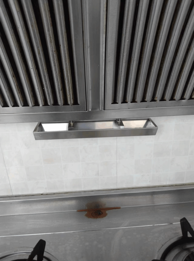 Hotte à Charbon avec Casquette Sur Mesure - Cuisine Professionnelle
