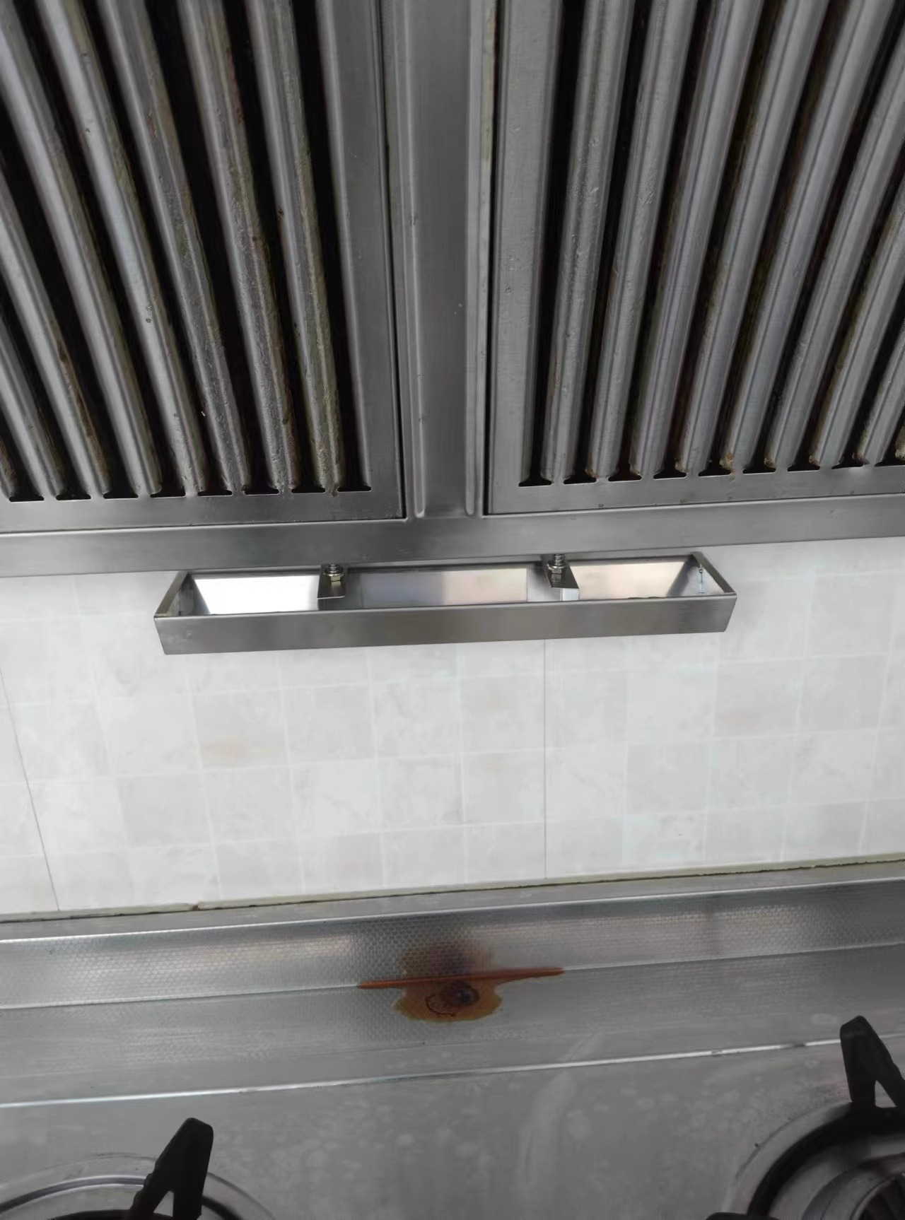 Hotte à Charbon avec Casquette Sur Mesure - Cuisine Professionnelle